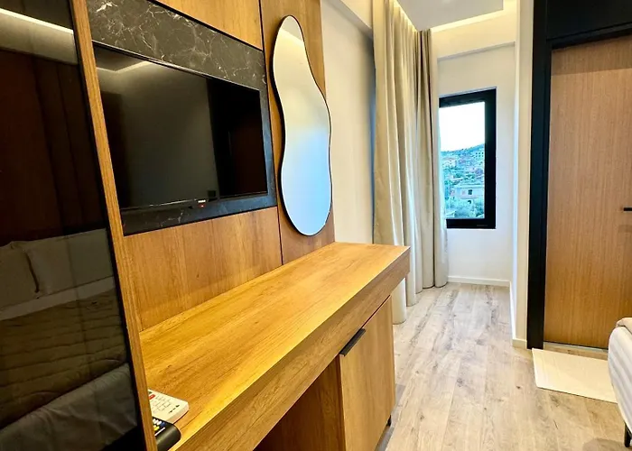 Ξενοδοχείο Joni 4*
